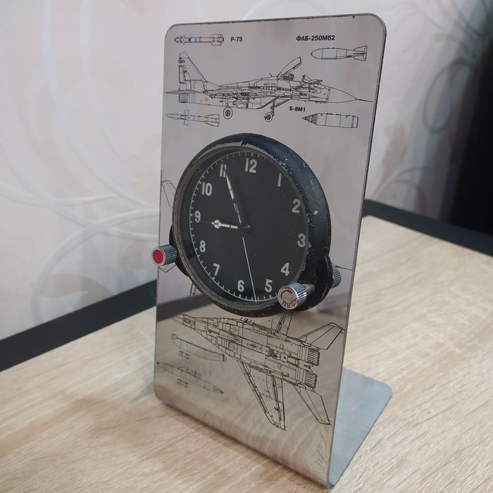 Подарок. Часы авиационные на подставке
