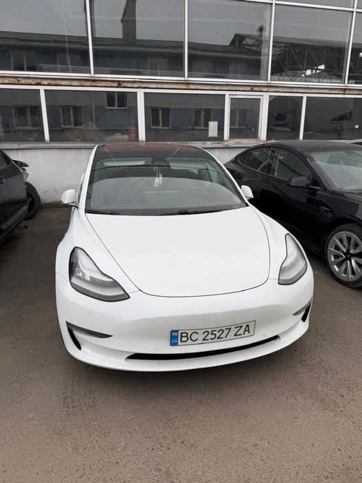Tesla model 3 2018 рік
