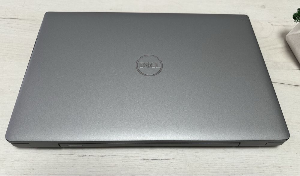 Dell latitude 5520 FHD IPS Touch|i5-1145G7|16GbDDR4|SSD512|IrisXE
