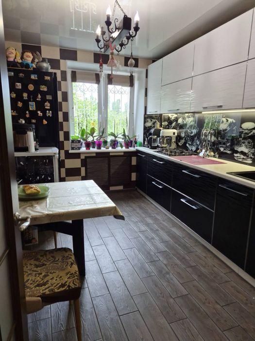 Продам  ідеальну 3х кімн ( 2 ПОВЕРХ ) квартиру по вул. Велика Набережна