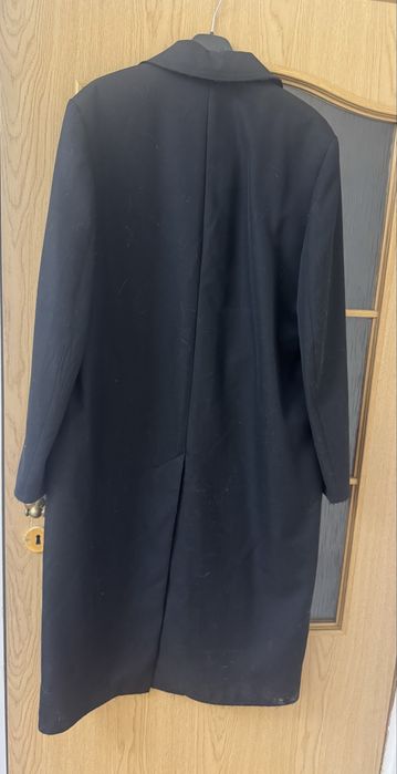Elegancki czarny płaszcz trencz oversize o kroju surduta – Zara ZW Collection