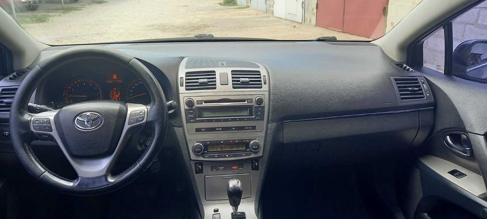 Тойота Авенсис 2.0