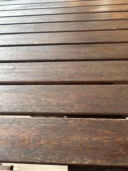 Mesa exterior em Teca de boa qualidade