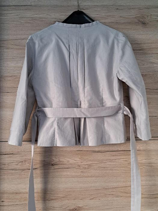 Krótki żakiet szary