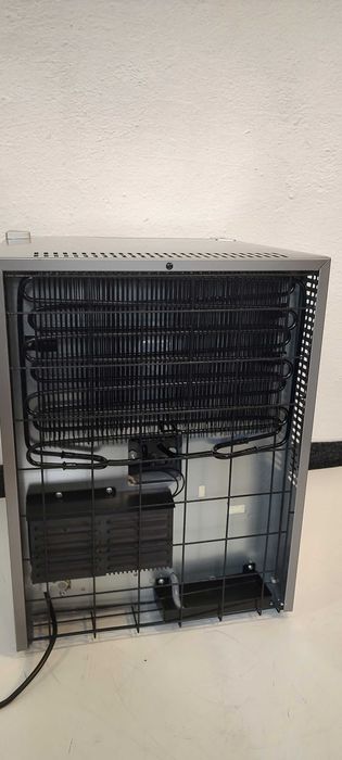 Lodówka srebrna 33L. Klarstein    S-319