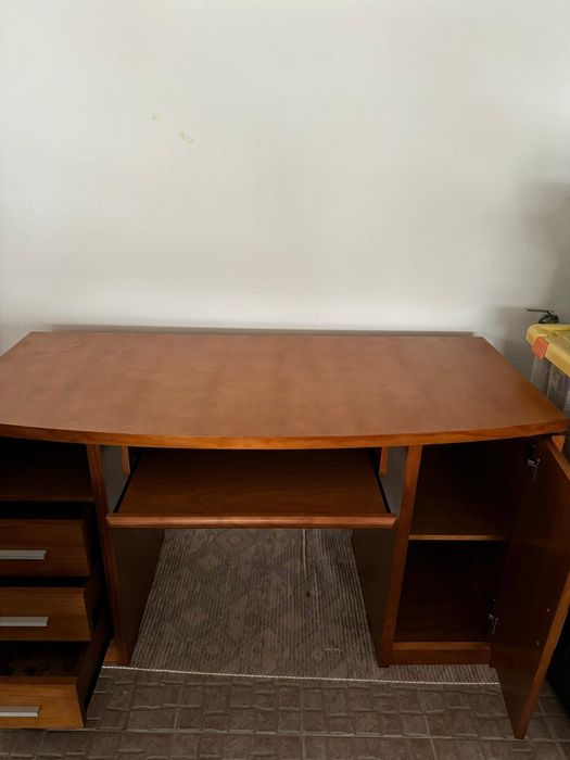 Secretária de quarto