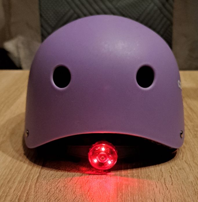 Kask caribo Helmut z ochraniaczami