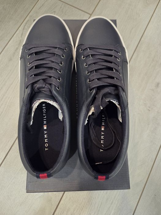 Meskie skórzane buty r.43 Tommy Hilfiger granatowe