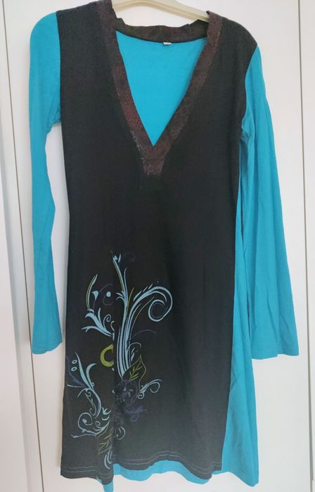 Blue and black tunic with long sleeves, size S/M