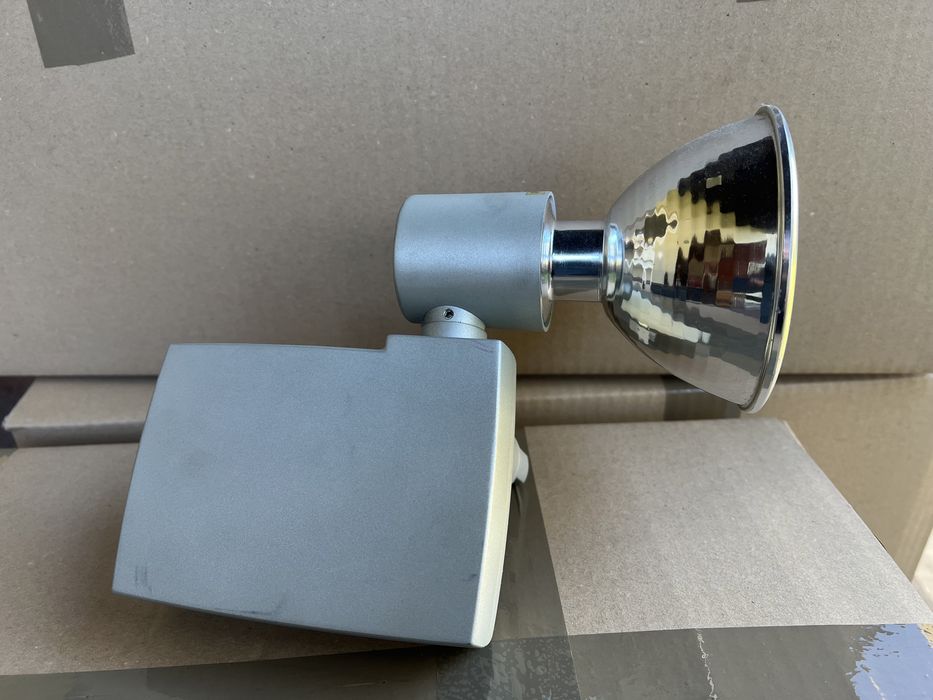 Lampy, reflektory do szynoprzewodu