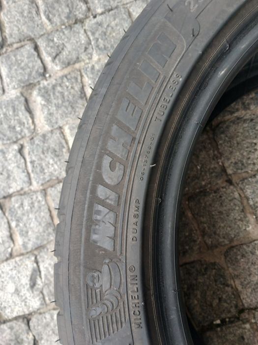 2 pneus 235 45 r18 Michelin  tesla T0