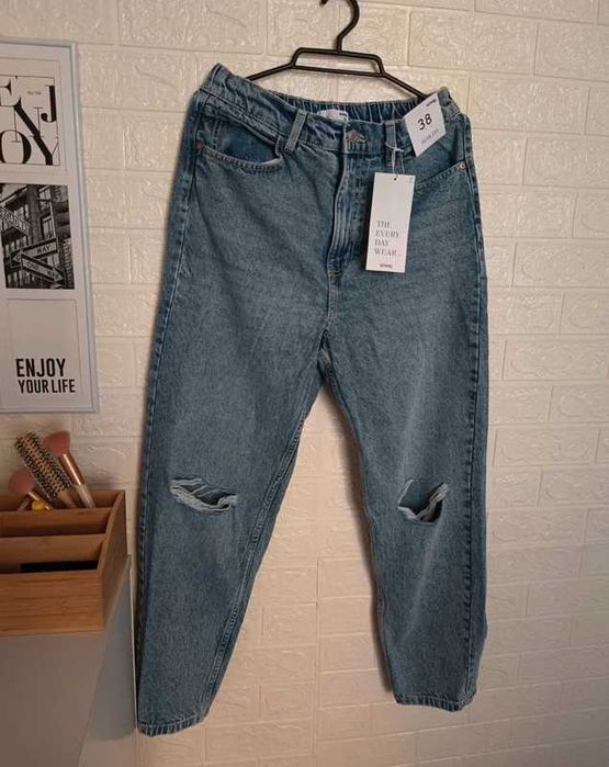 Damskie spodnie jeansowe mom fit M, nowe