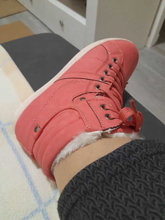 Sapatilhas cor de rosa com pêlo tam 37