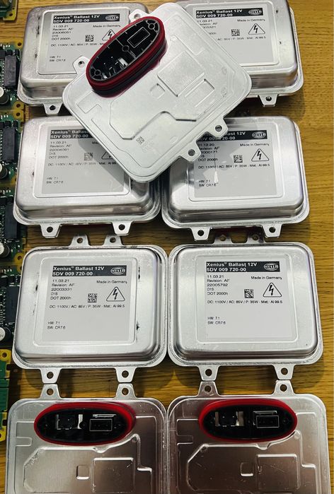 Блок фары Opel Insignia 5dv 009 720-00; 177310-30AA hella