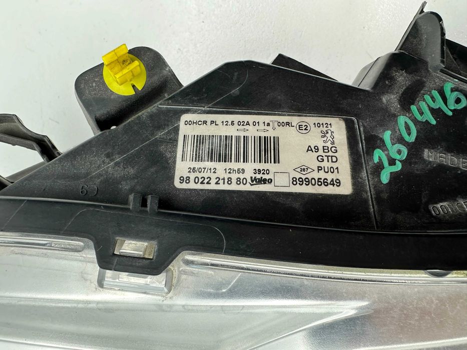 Ótica / Farol Esquerda - Peugeot 208