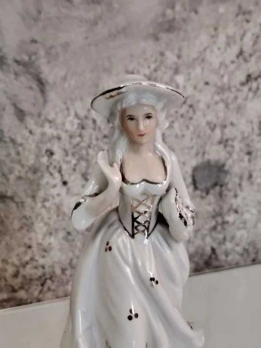 Estatueta de Porcelana Fina - Figura Feminina Clássica - ENVIO GRÁTIS