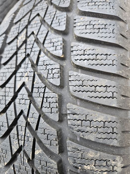 Opony Dunlop 215.55.18 95H