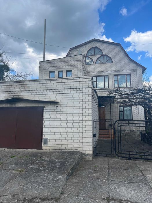 Двоповерховий будинок по пров. Л.Толстого