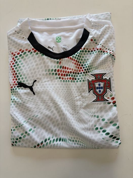 Camisolas e kits de criança da Seleçao Nacional e clubes