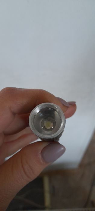 Ліхтарик на 1 бат.