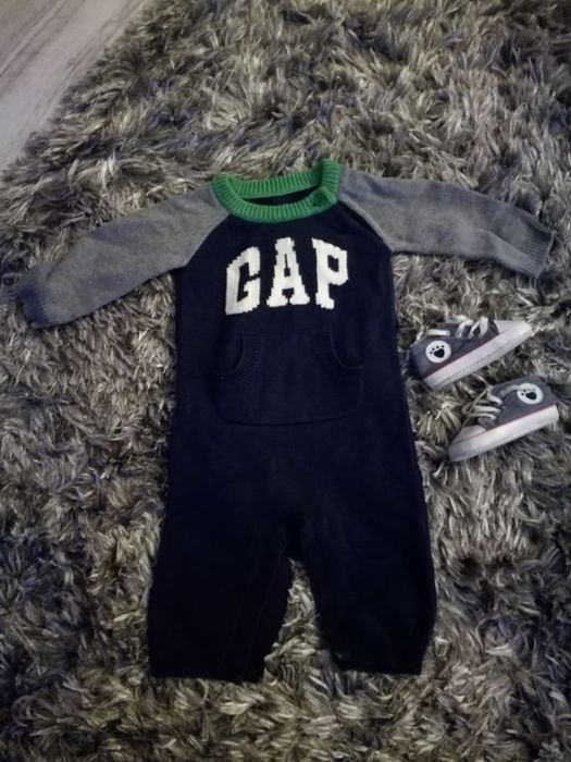 Komplet sweterkowe body GAP + trampki