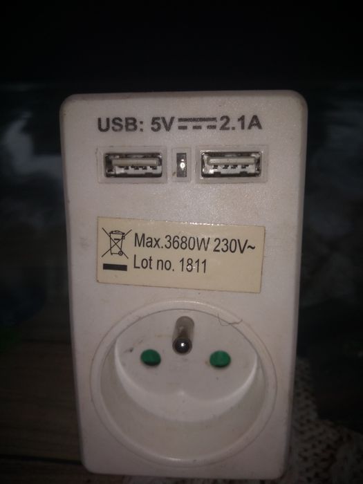 Gniazdo z ładowaniem USB