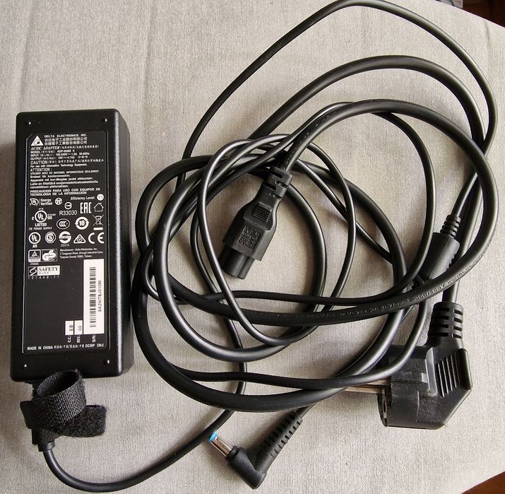 Adaptador e Cabos alimentação Uk/Suíça/EU