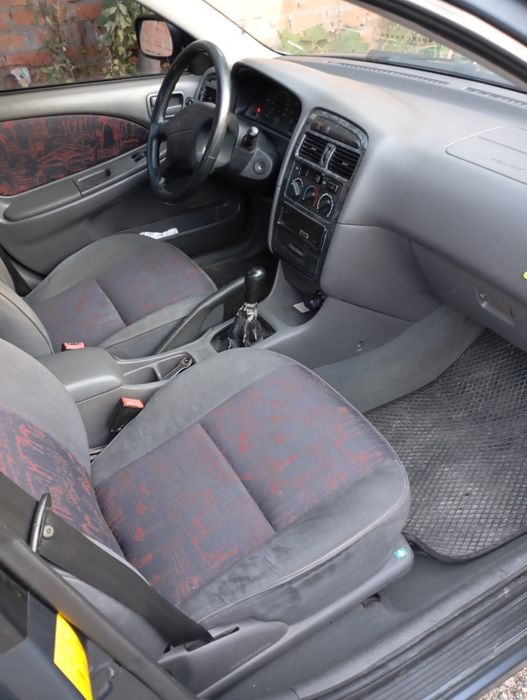 Тойота авенсіс,1.6, бензин