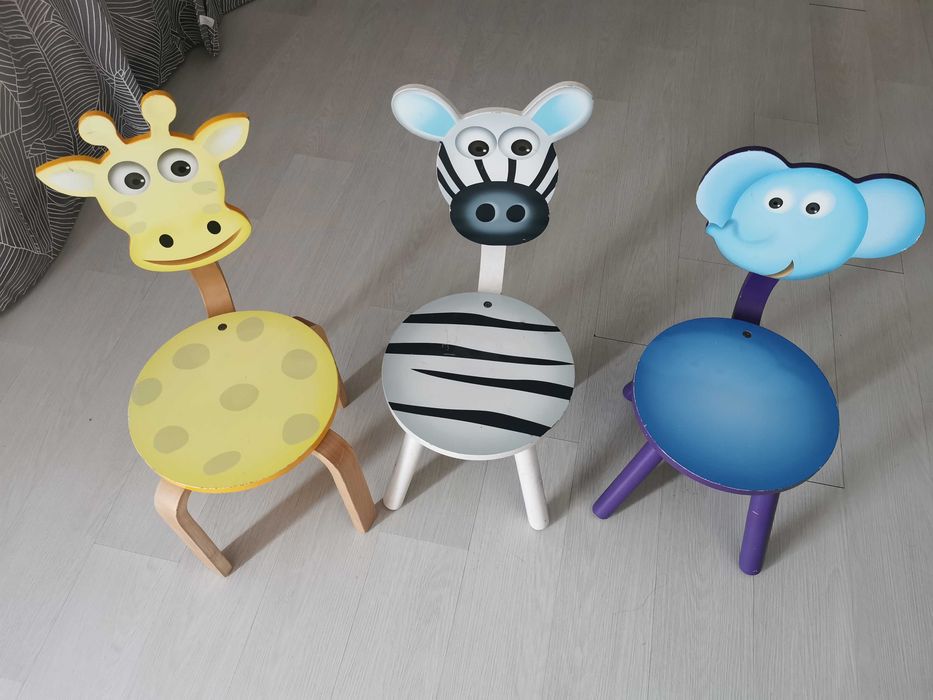 Brinquedos e mobiliário de criança
