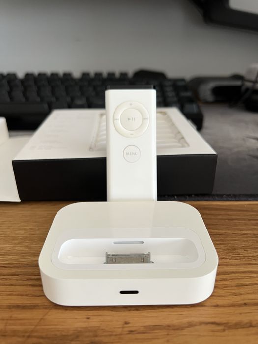 Apple Universal Dock MB125G/B Original + Comando + Caixa