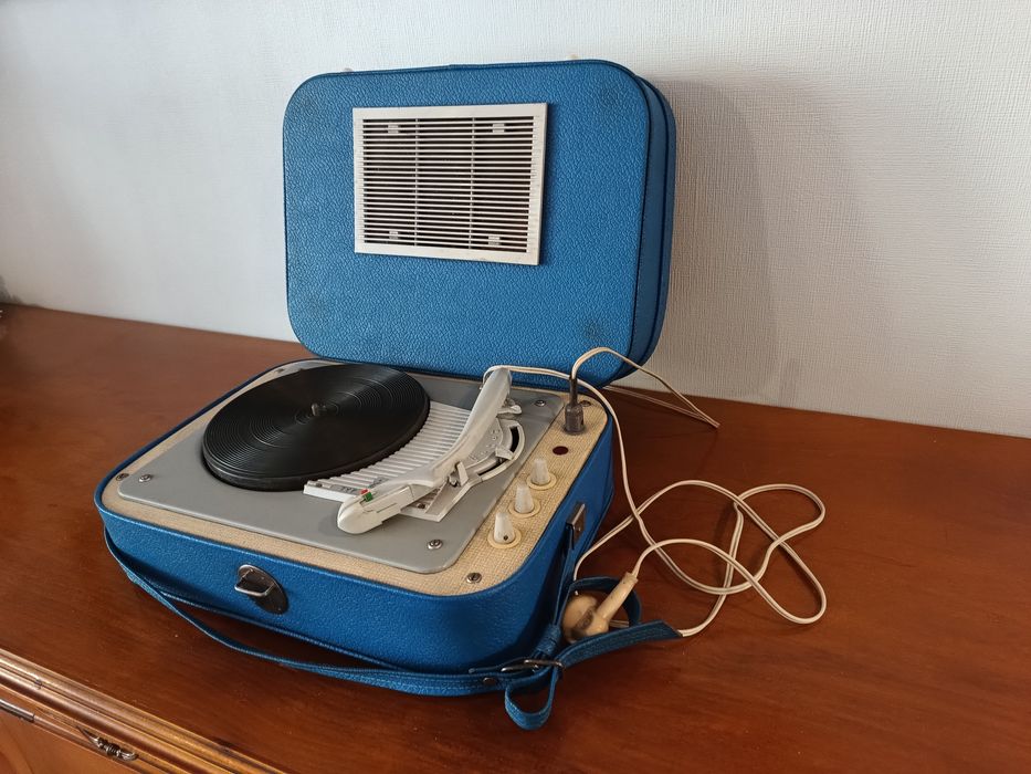 Stary sprawny gramofon