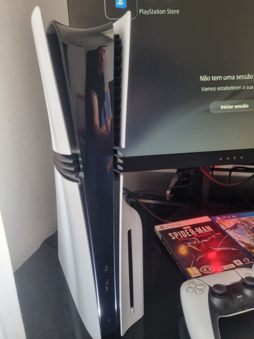 Ps5 Pro 2Tb + Leitor de CD + 2 comandos oficiais + 2 jogos + base de carregamento