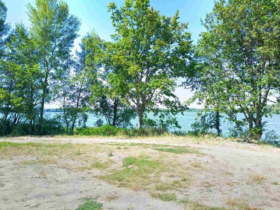 Продаж ділянки під забудову перша лінія від водойми на Троєщині без%