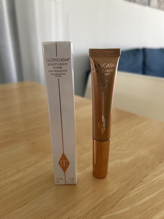 Rozświetlacz do twarzy Charlotte Tilbury goldgasm