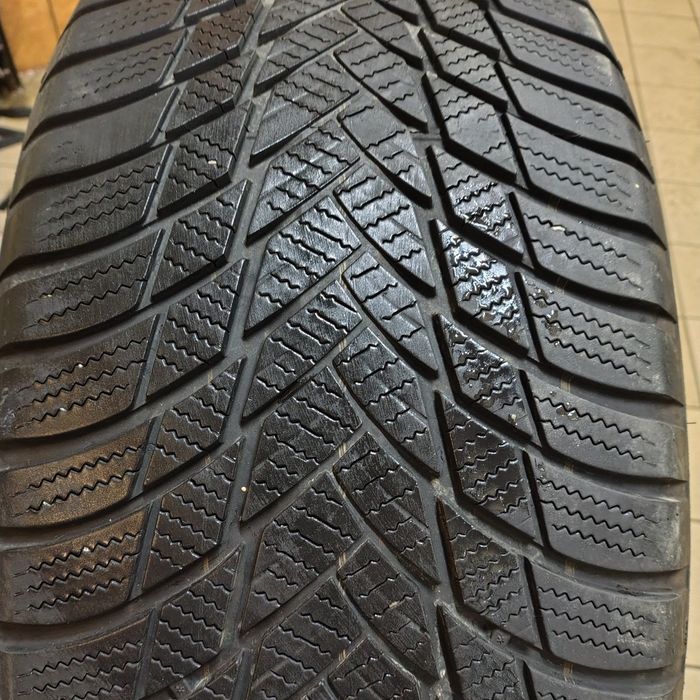 Bridgestone opona zimowa 255/50R20 rok 2022