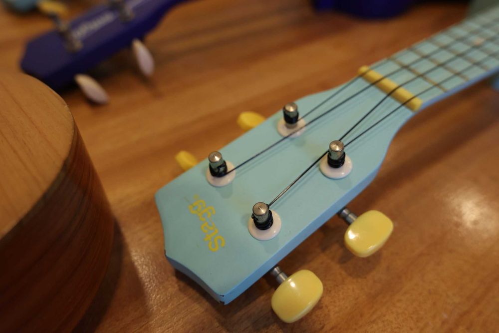 Ukuleles usados em bom estado.