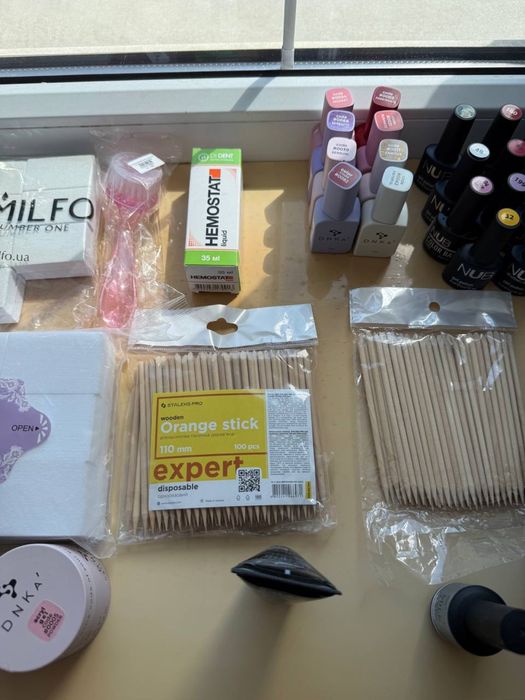 Продам гель лаки и прочие , базы..