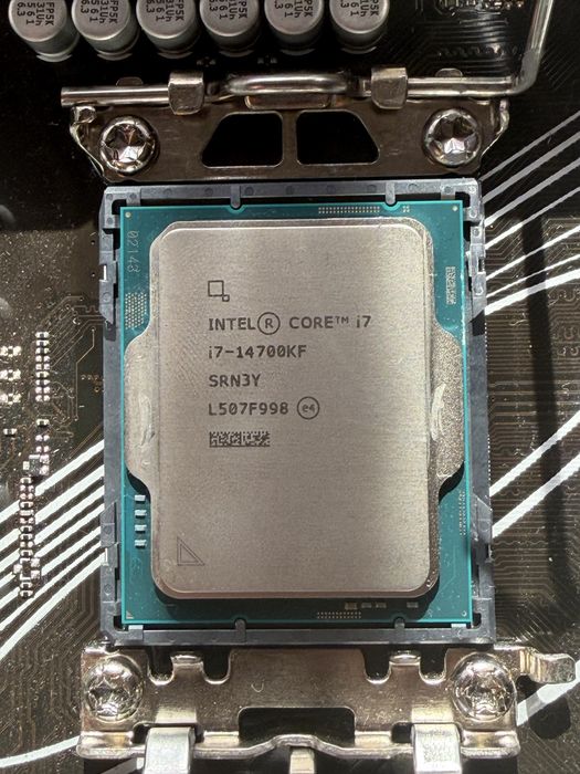 Intel i7 14700KF com 1 mês