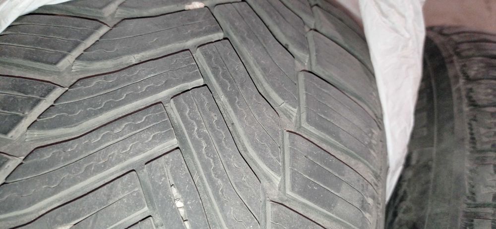 Продам 2 колеса  5*108 205*55/16