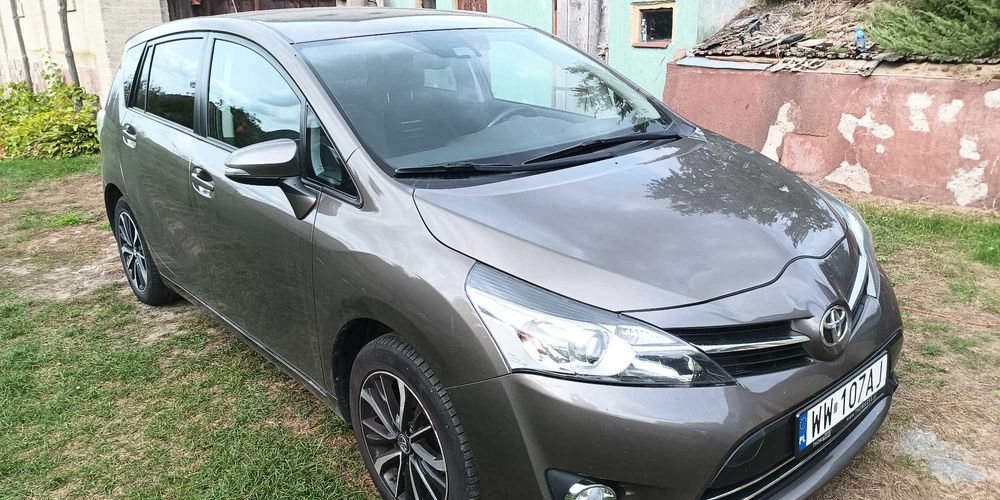 TOYOTA VESRSO 2018r. niski przebieg