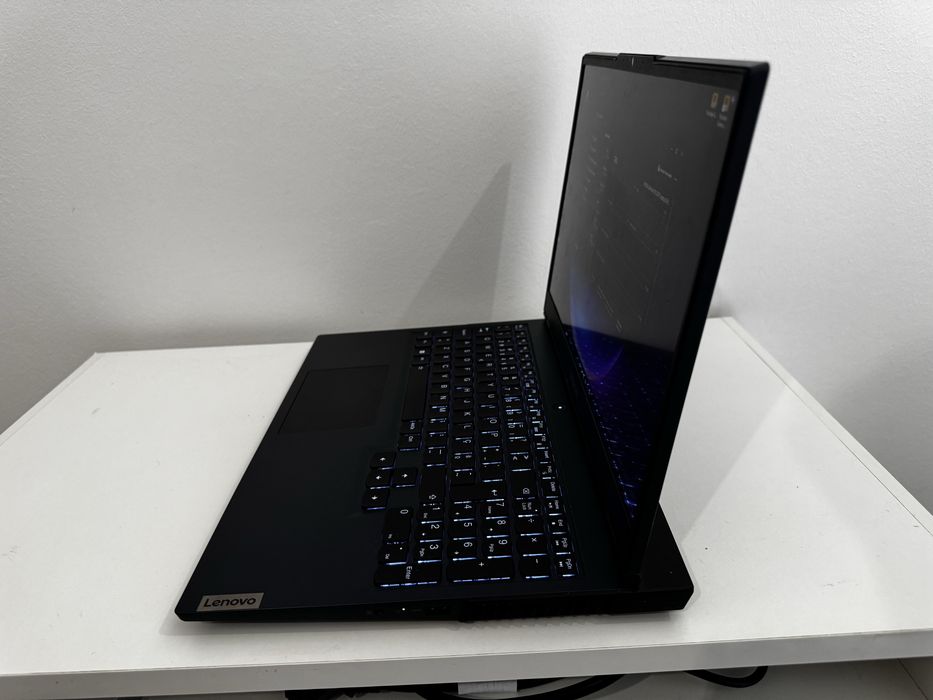 Computador gaming com vários extras