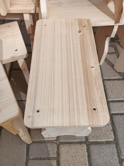 Табуретки з дерева, міцні є різних розмірів розмірів