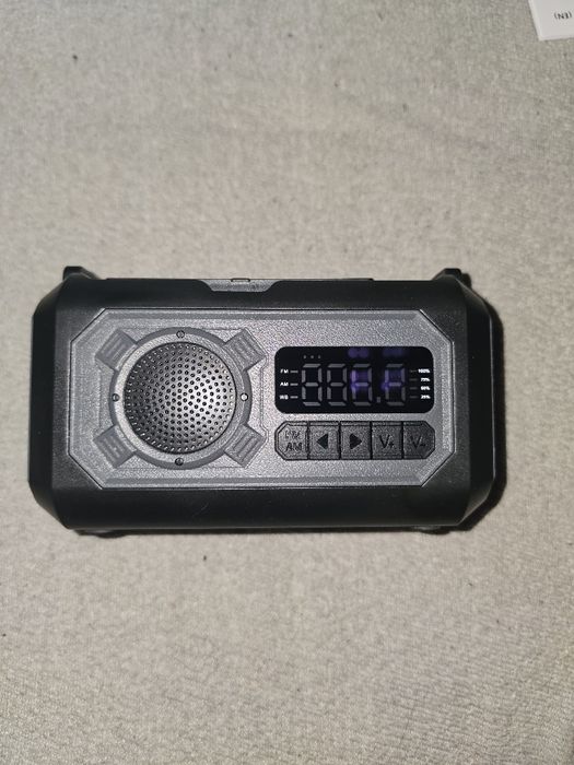 Radio awaryjne z panelem solarnym