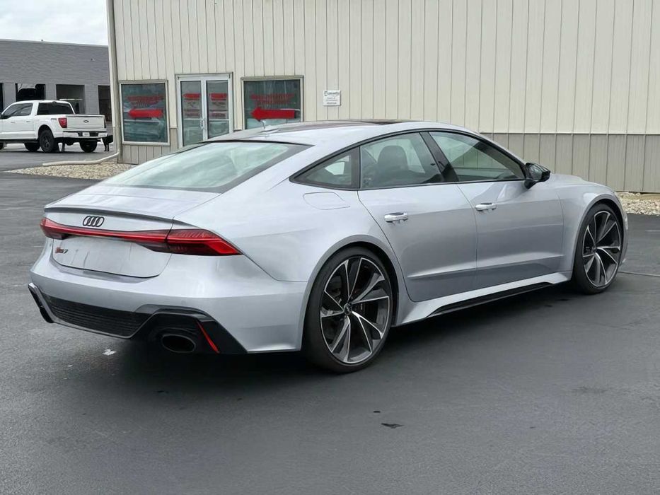 Audi RS 7 quattro      2022