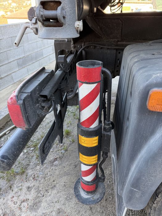 Man com grua hiab 322 e bascúla