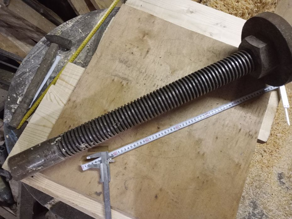 Гвинт трап 70х10 з гайкою