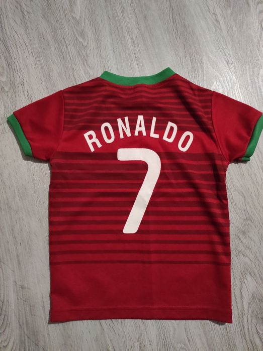 Футбольні форми, футболки, шорти