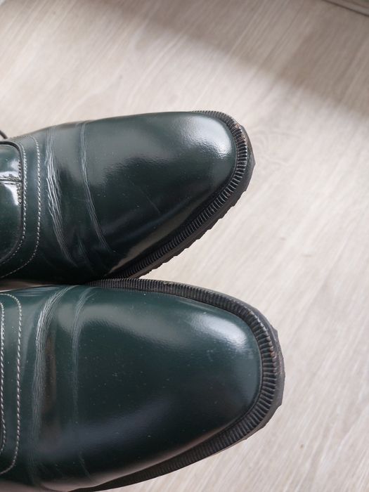 Лофери гарного "бутилочного" кольору.