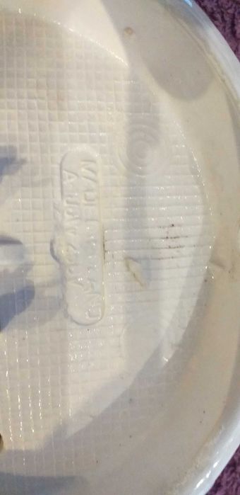 Witam. Sprzedam porcelanowe gniazda(oprawy) z czasów PRL.