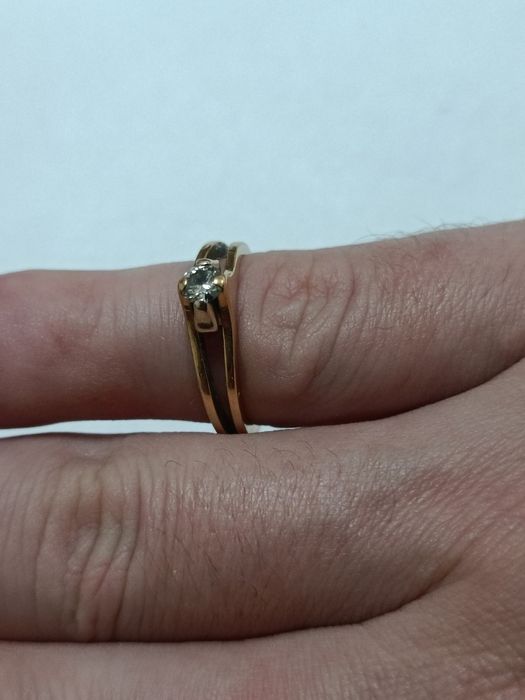 Золоте кільце з діамантом 0.25 к 750 проба